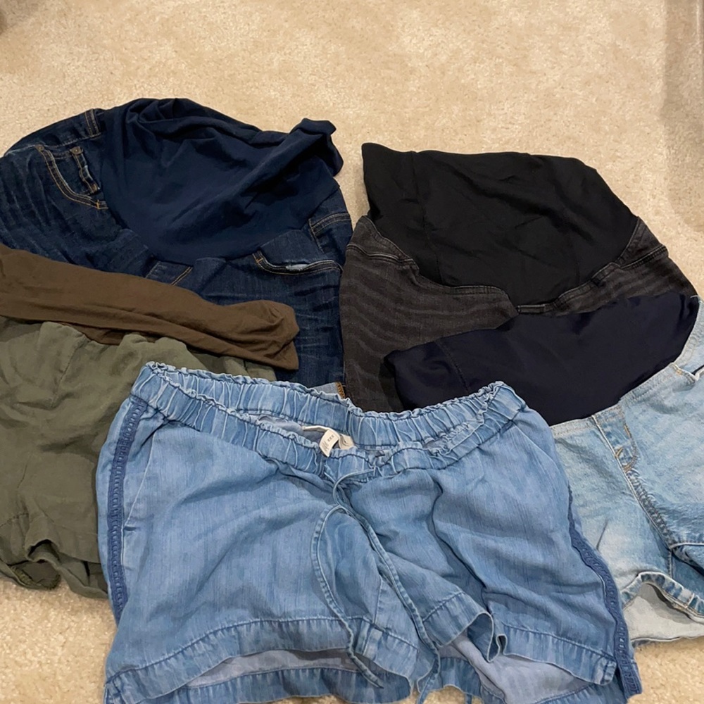 Assorted maternity shorts